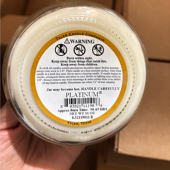 Tyler Candles - 11 oz Jar (1) Platinum - Picture 2 of 4